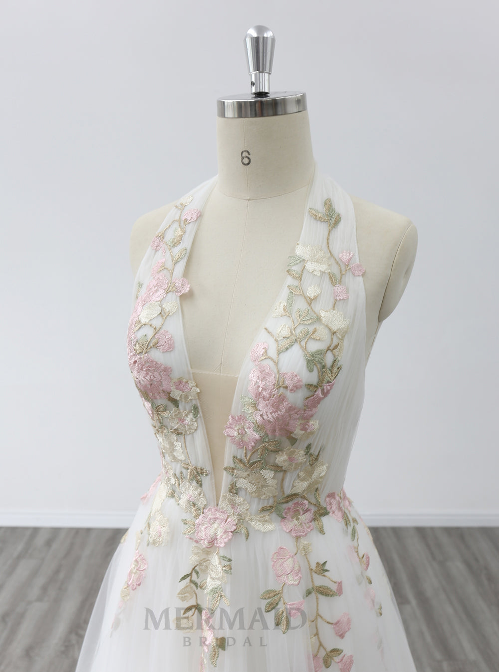 Halter Neck Bridal Gown  Sweep Train Boho Colored Wedding Dress 2023
