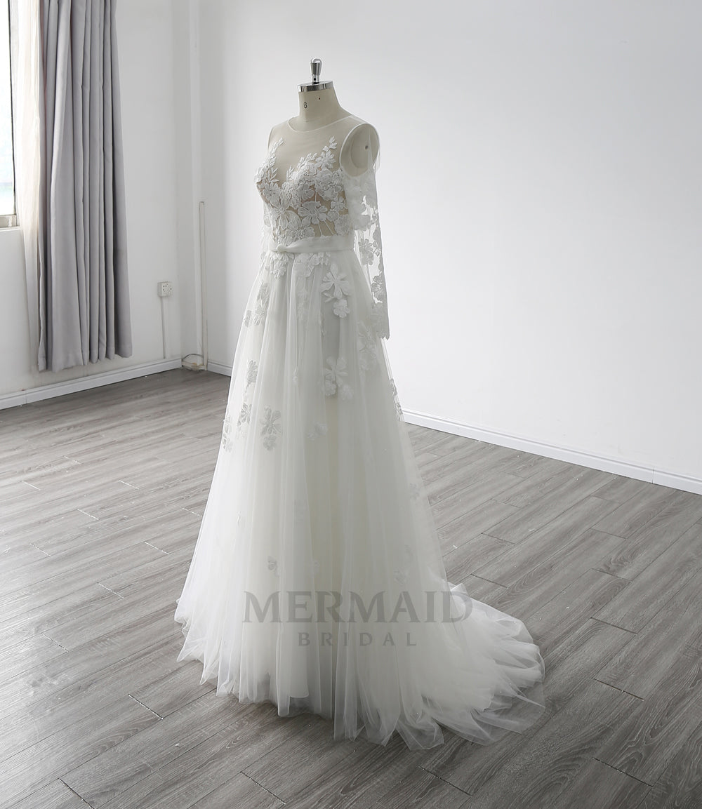 Long Sleeves Scoop Neck Sweep Train Lace Boho Wedding Dress 2024