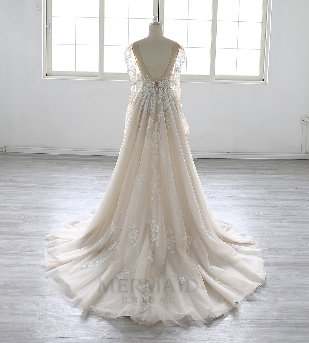 Long Sleeves Scoop Neck Court Train Lace  Wedding Dress 2025