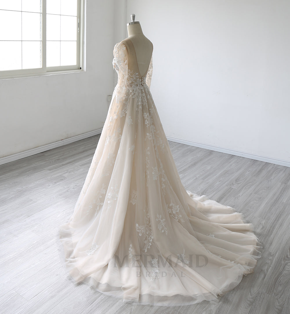 Long Sleeves Scoop Neck Court Train Lace  Wedding Dress 2025