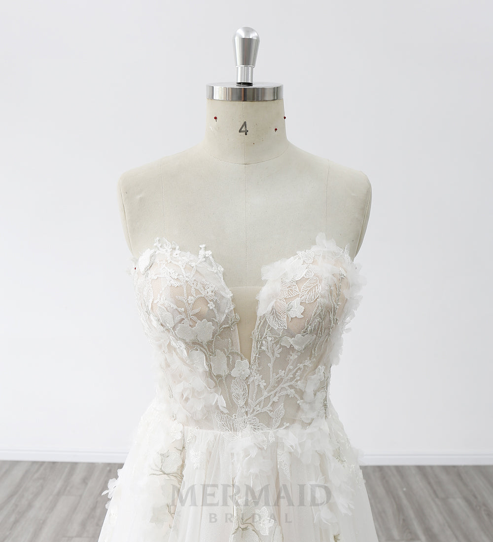 New Sweetheart Court Train 3D Flowers Lace A Line Wedding Dress 2024 with Detachable Cape