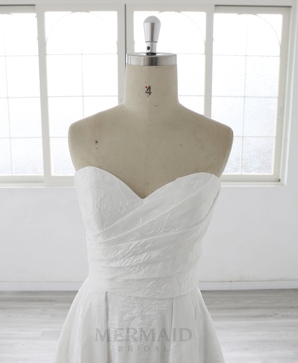 Simple Sweetheart Court Train A Line  Jacquard Satin Wedding Dress 2025