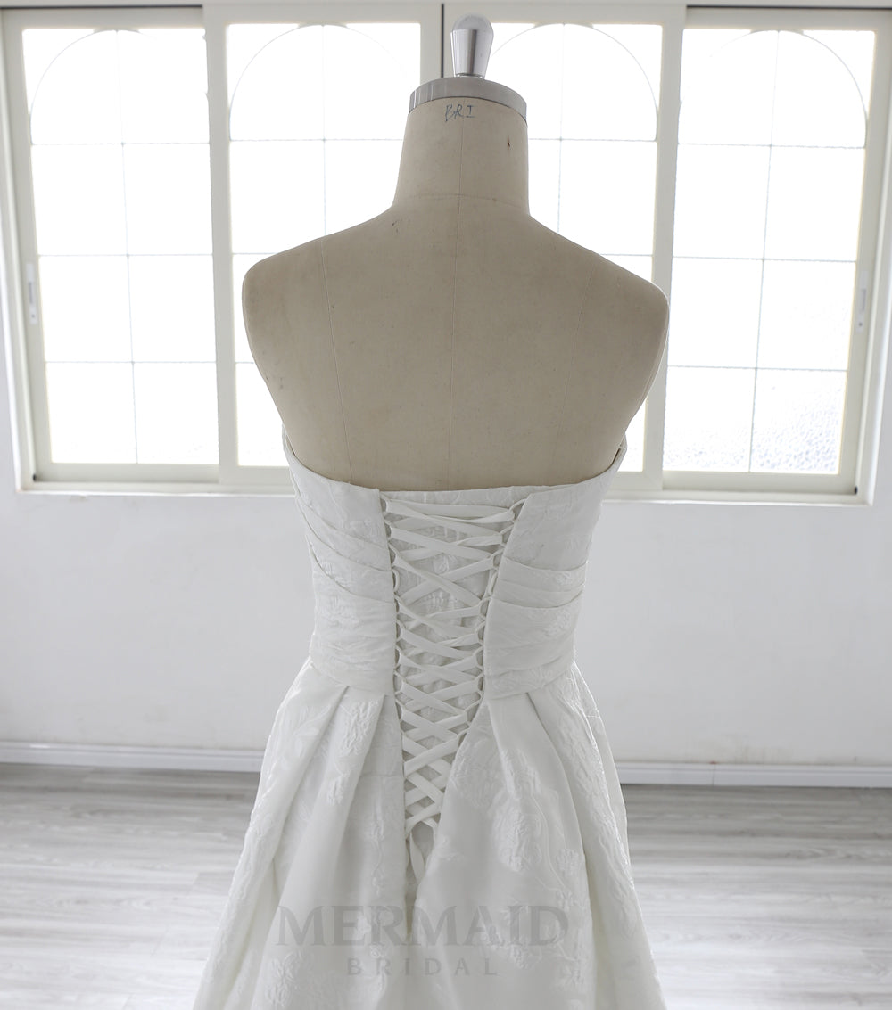 Simple Sweetheart Court Train A Line  Jacquard Satin Wedding Dress 2025