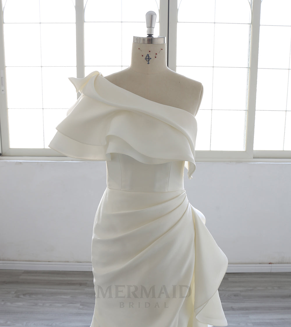 Luxury One-Shoulder Ruffle Bridal Gown Ruched Fit and Flare  Sweep Train Mikado Mermaid Wedding Dress