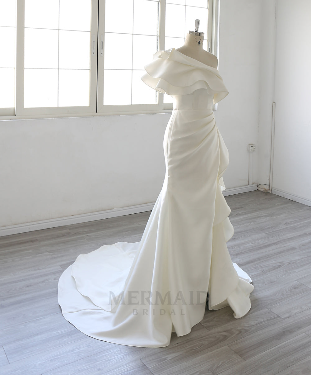 Luxury One-Shoulder Ruffle Bridal Gown Ruched Fit and Flare  Sweep Train Mikado Mermaid Wedding Dress