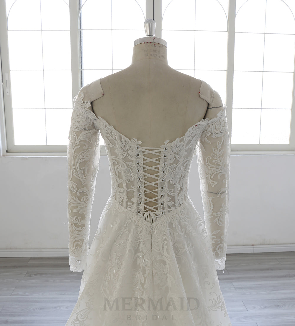 New Long Sleeves Sweetheart Court Train Heavy Lace Wedding Dress 2026