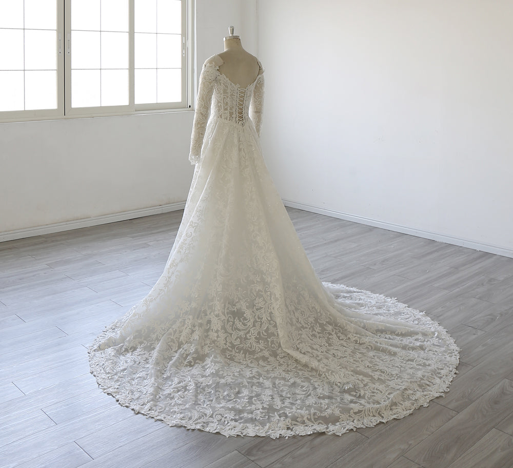 New Long Sleeves Sweetheart Court Train Heavy Lace Wedding Dress 2026