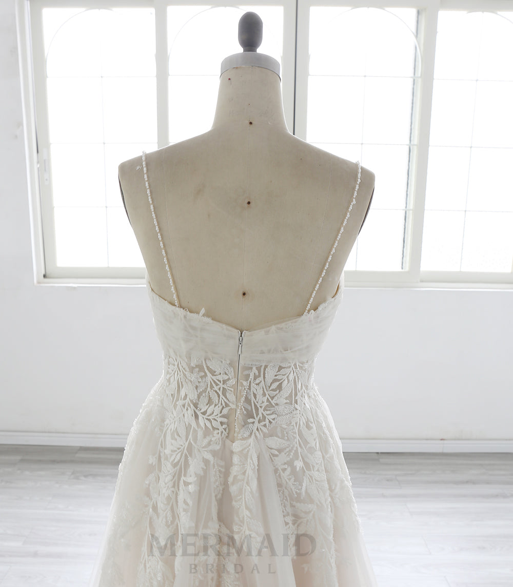New Spaghetti Straps Lace Bohemian Beach Outdoor Boho Wedding Dress