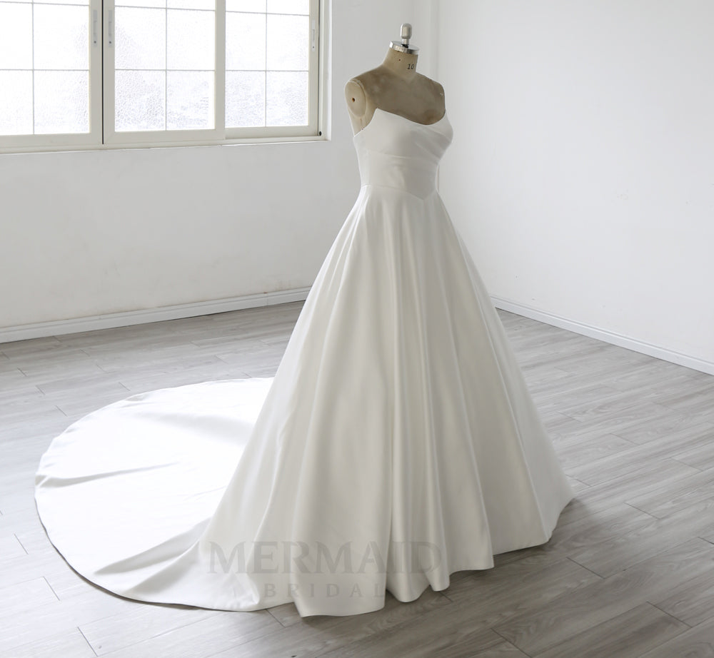 Scoop Neck Court Train Pleated Satin A Line Wedding Dress 2026