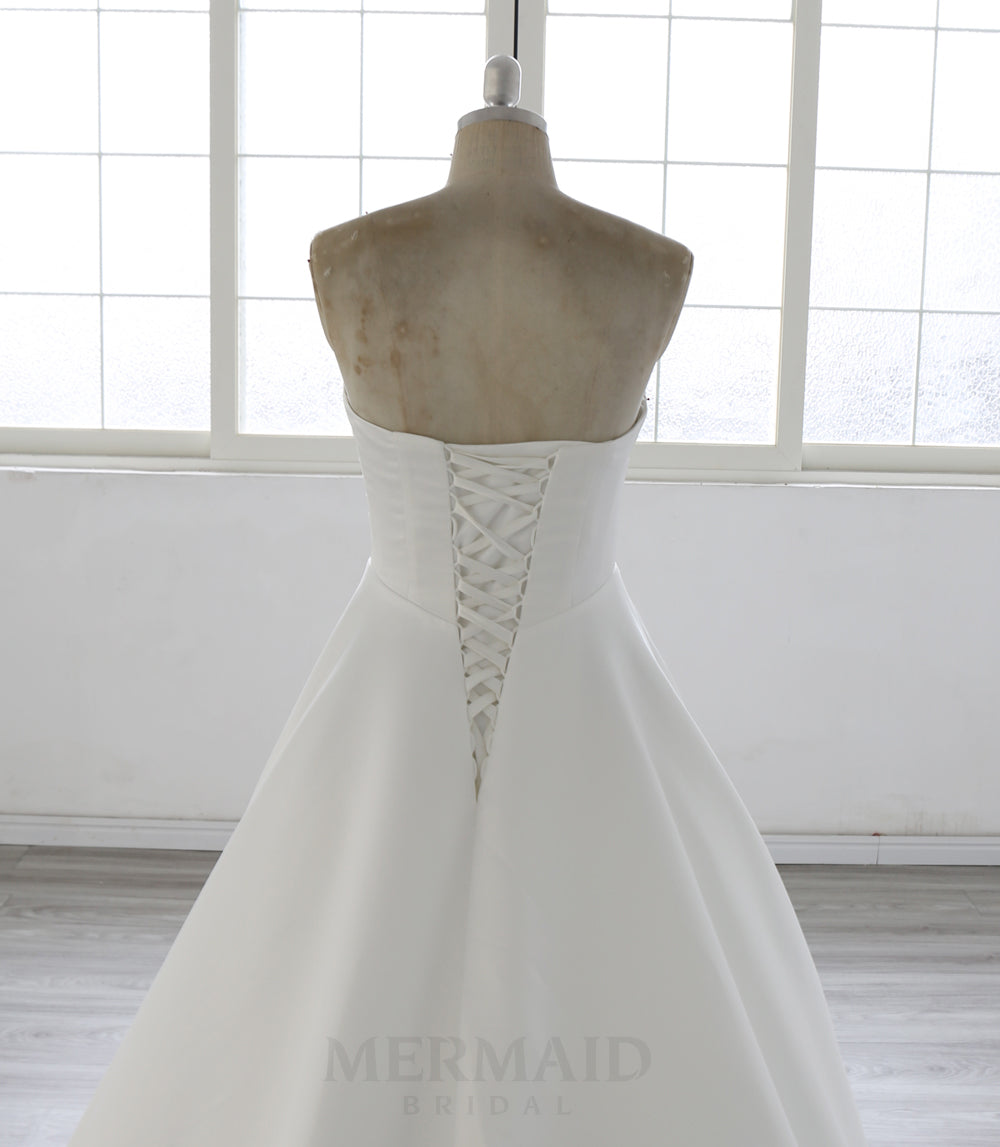 Scoop Neck Court Train Pleated Satin A Line Wedding Dress 2026