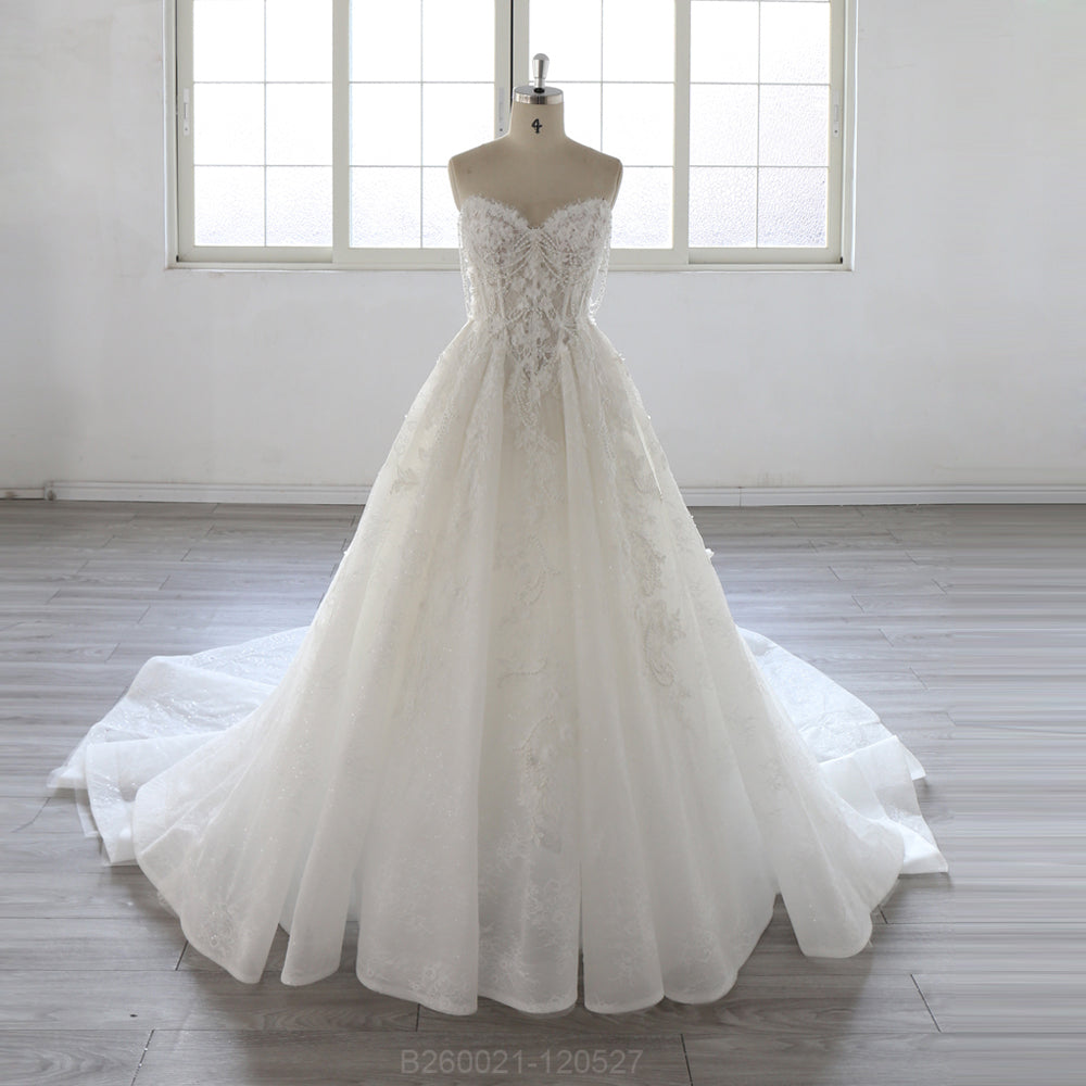 Elegant Strapless A Line Sweetheart Neckline Wedding Dress with Floral Lace Appliques