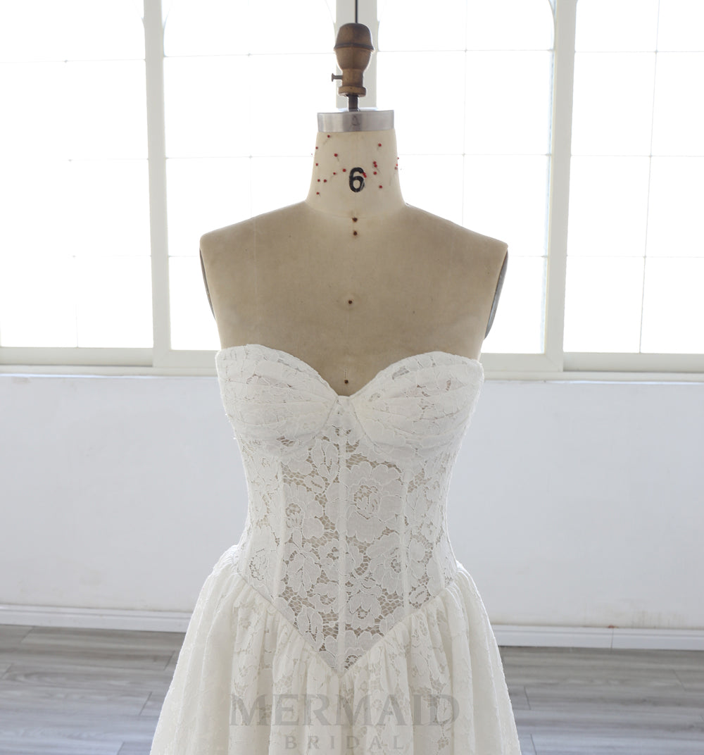 Sweetheart Neck A Line Court Train Lace Wedding Dress 2026