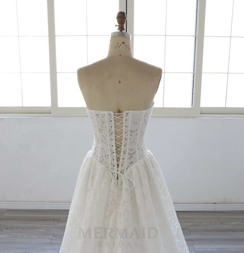 Sweetheart Neck A Line Court Train Lace Wedding Dress 2026