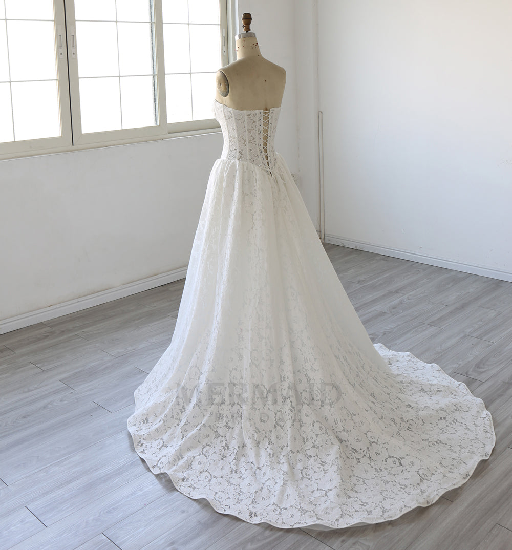 Sweetheart Neck A Line Court Train Lace Wedding Dress 2026